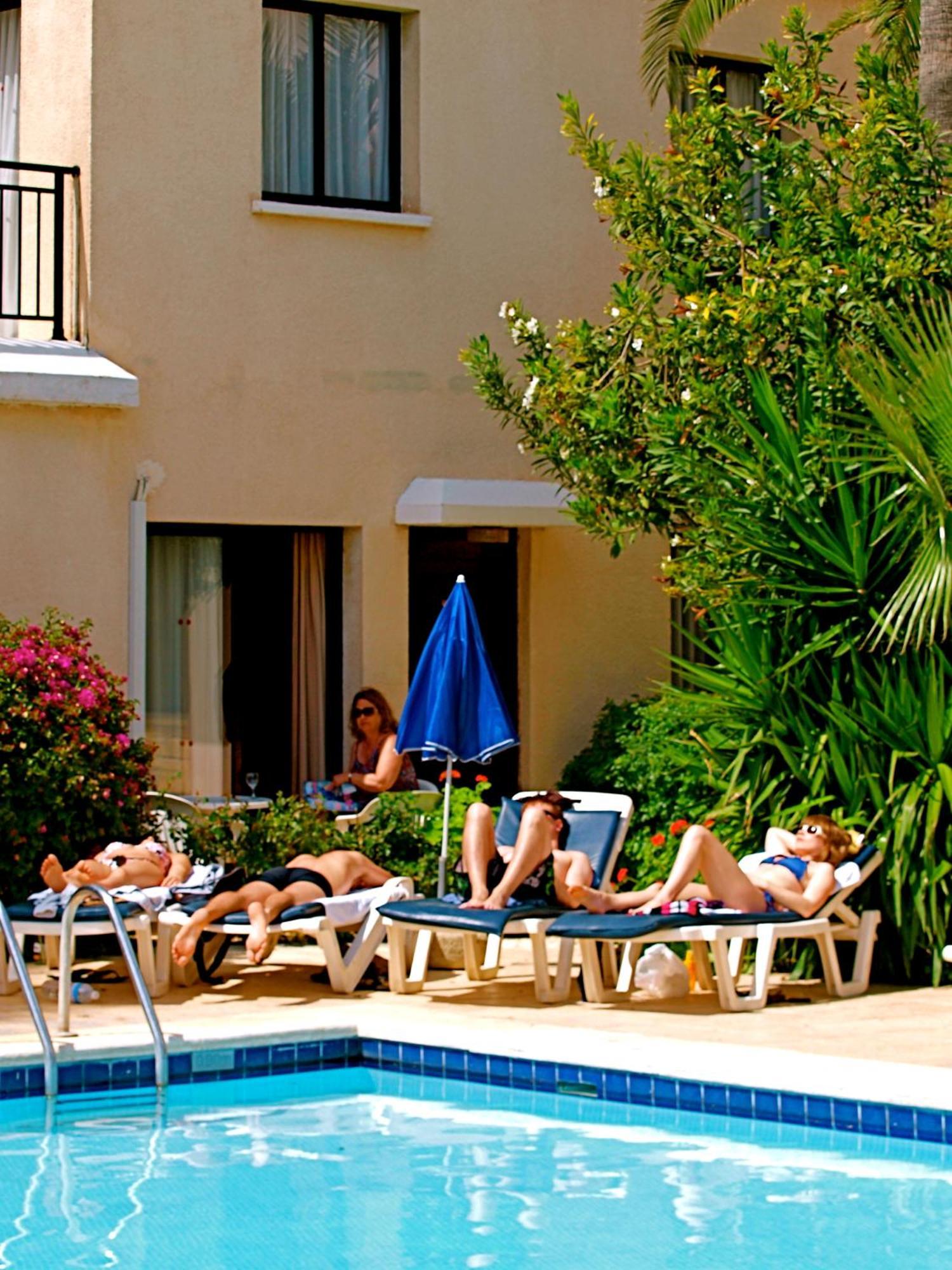 Hilltop Gardens Hotel Apartments Paphos Eksteriør billede