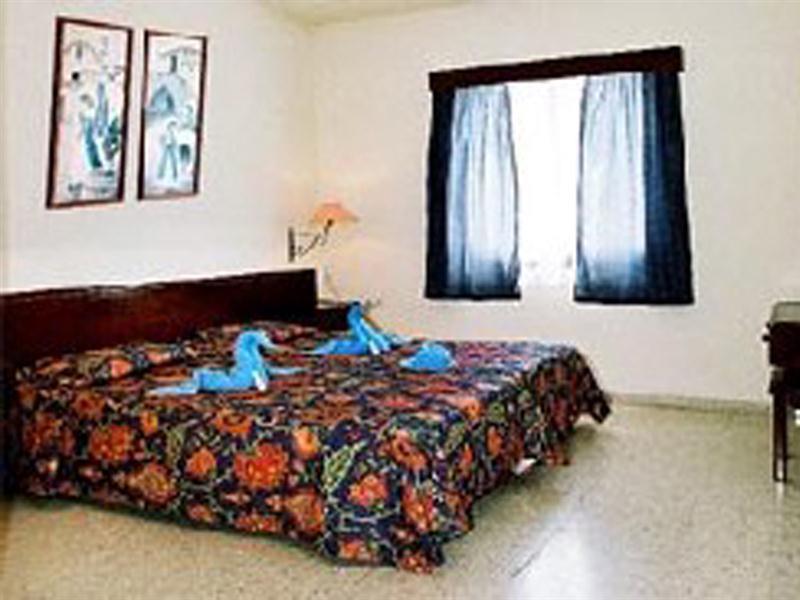 Hilltop Gardens Hotel Apartments Paphos Eksteriør billede
