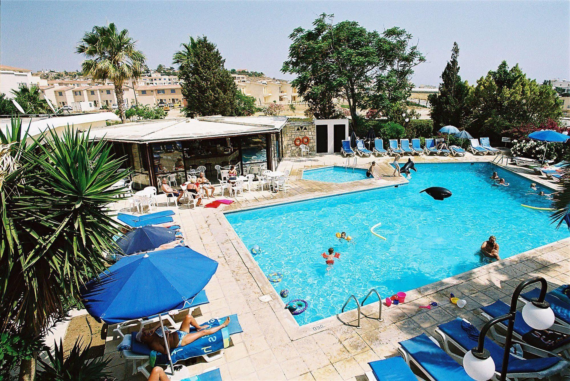 Hilltop Gardens Hotel Apartments Paphos Eksteriør billede